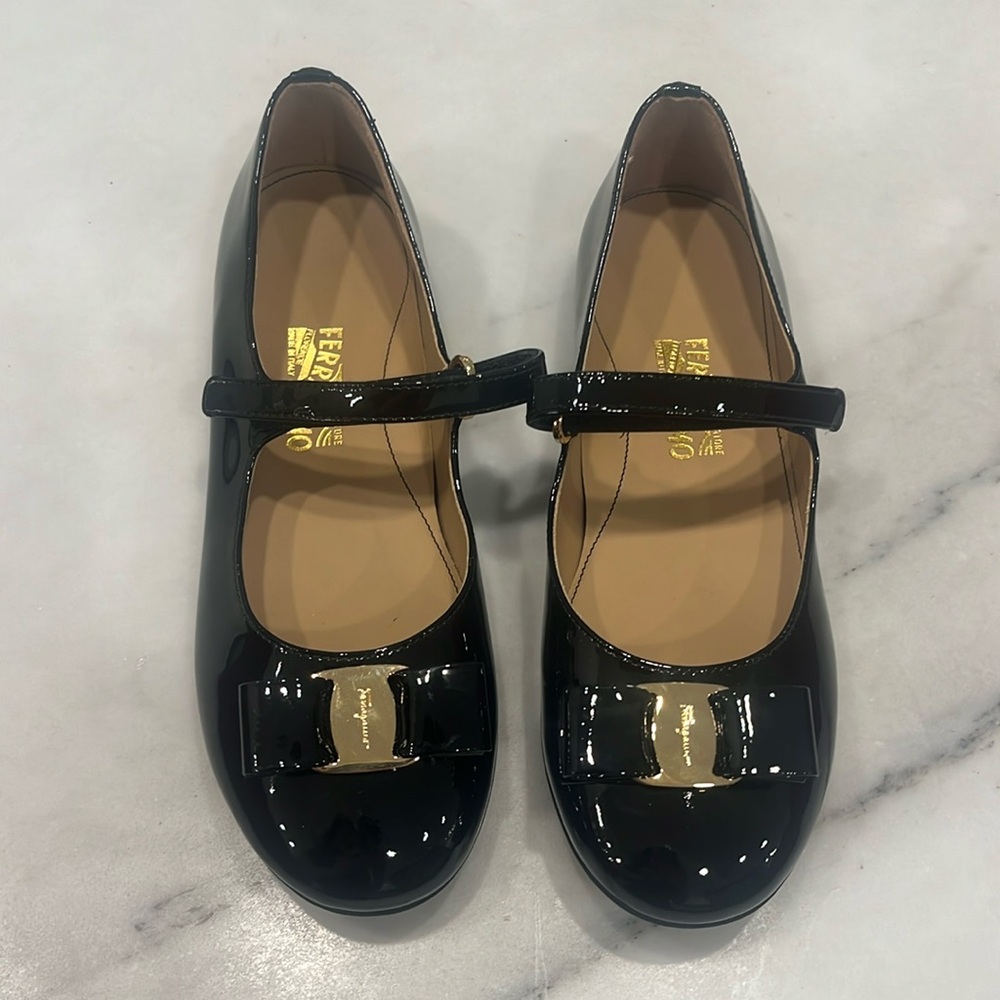 Black patent shoes